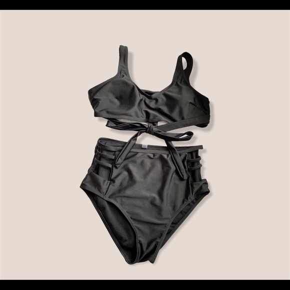 Bikini Set - Picture 1 of 2